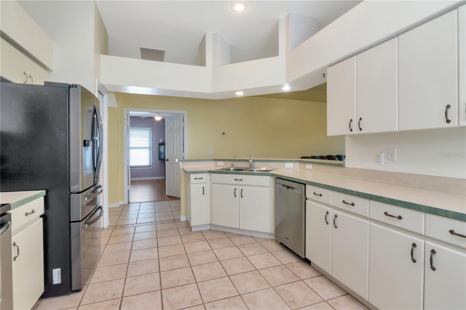 Image 14 of 39 For 30445 Tremont Drive