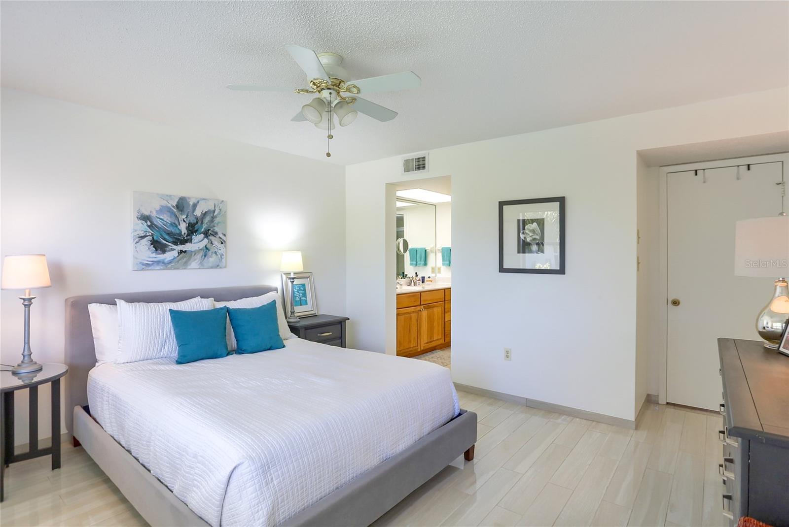 Image 13 of 29 For 1328 Pasadena Avenue S 207