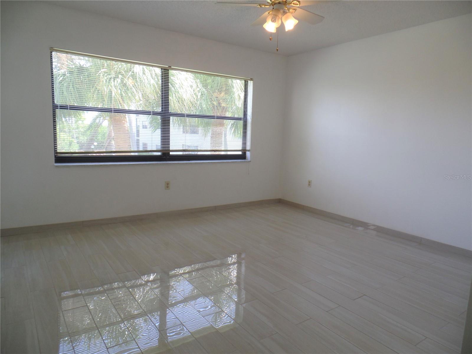 Image 7 of 29 For 1328 Pasadena Avenue S 207
