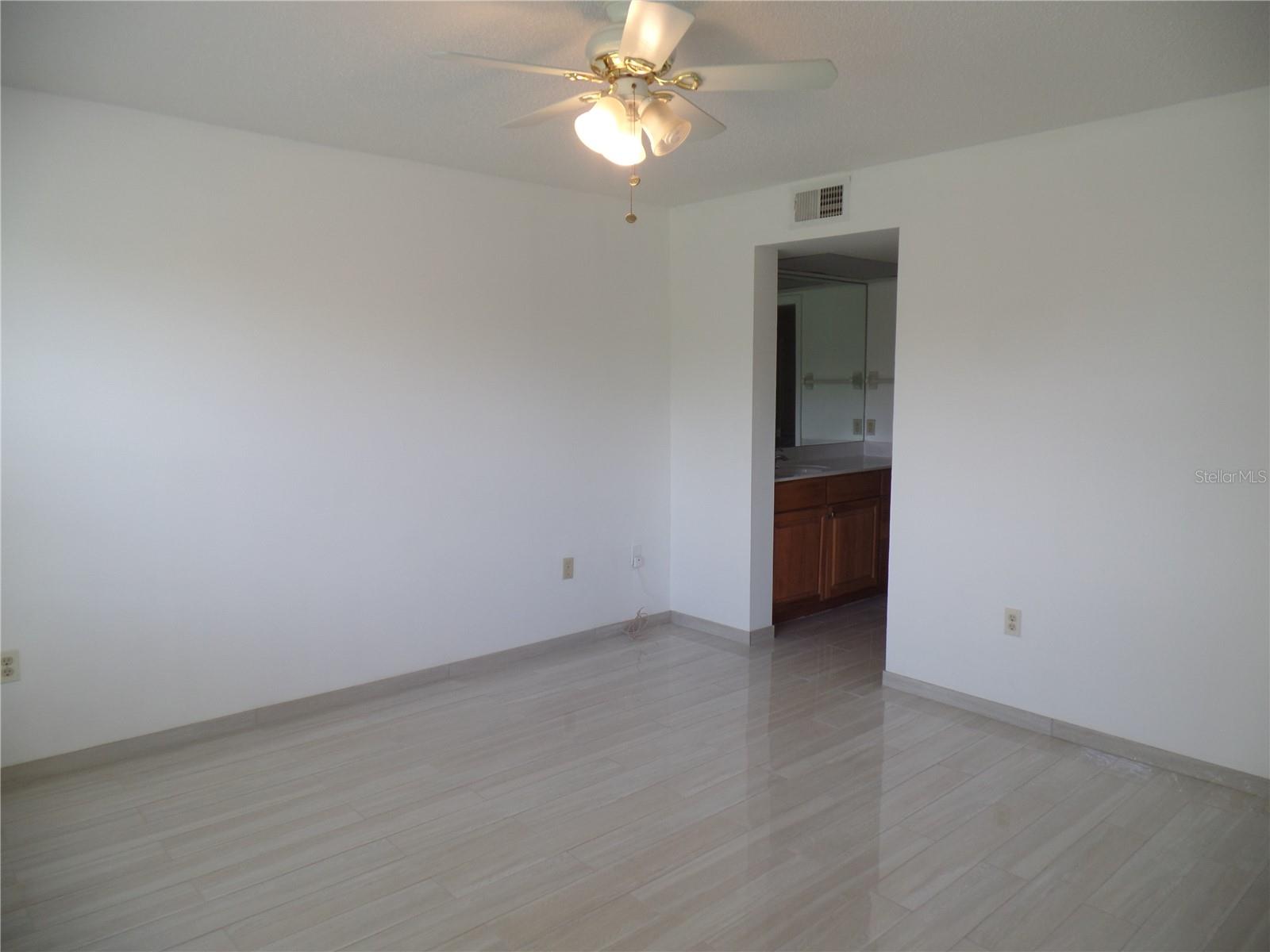 Image 9 of 29 For 1328 Pasadena Avenue S 207