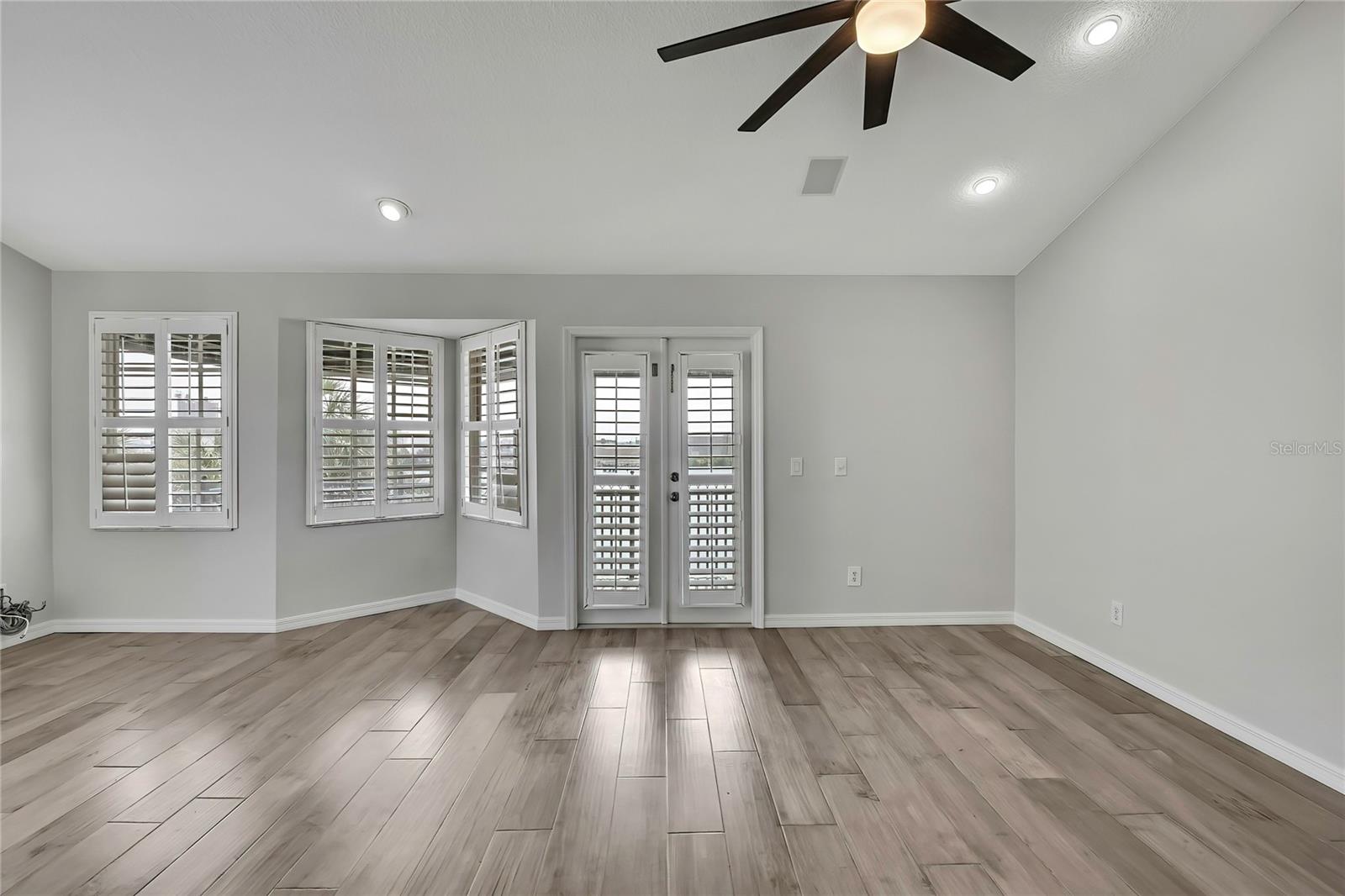 Image 33 of 66 For 1402 Harbour Walk Road