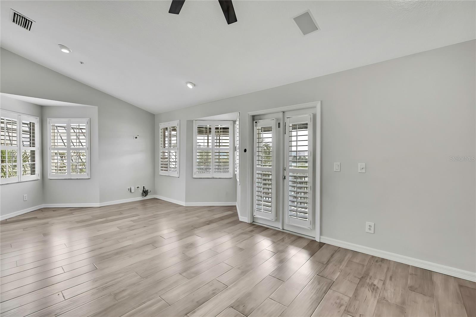 Image 35 of 66 For 1402 Harbour Walk Road