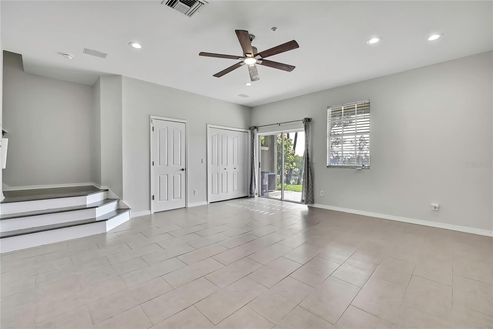 Image 4 of 66 For 1402 Harbour Walk Road