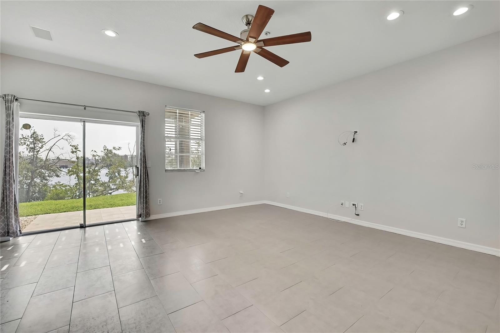 Image 6 of 66 For 1402 Harbour Walk Road