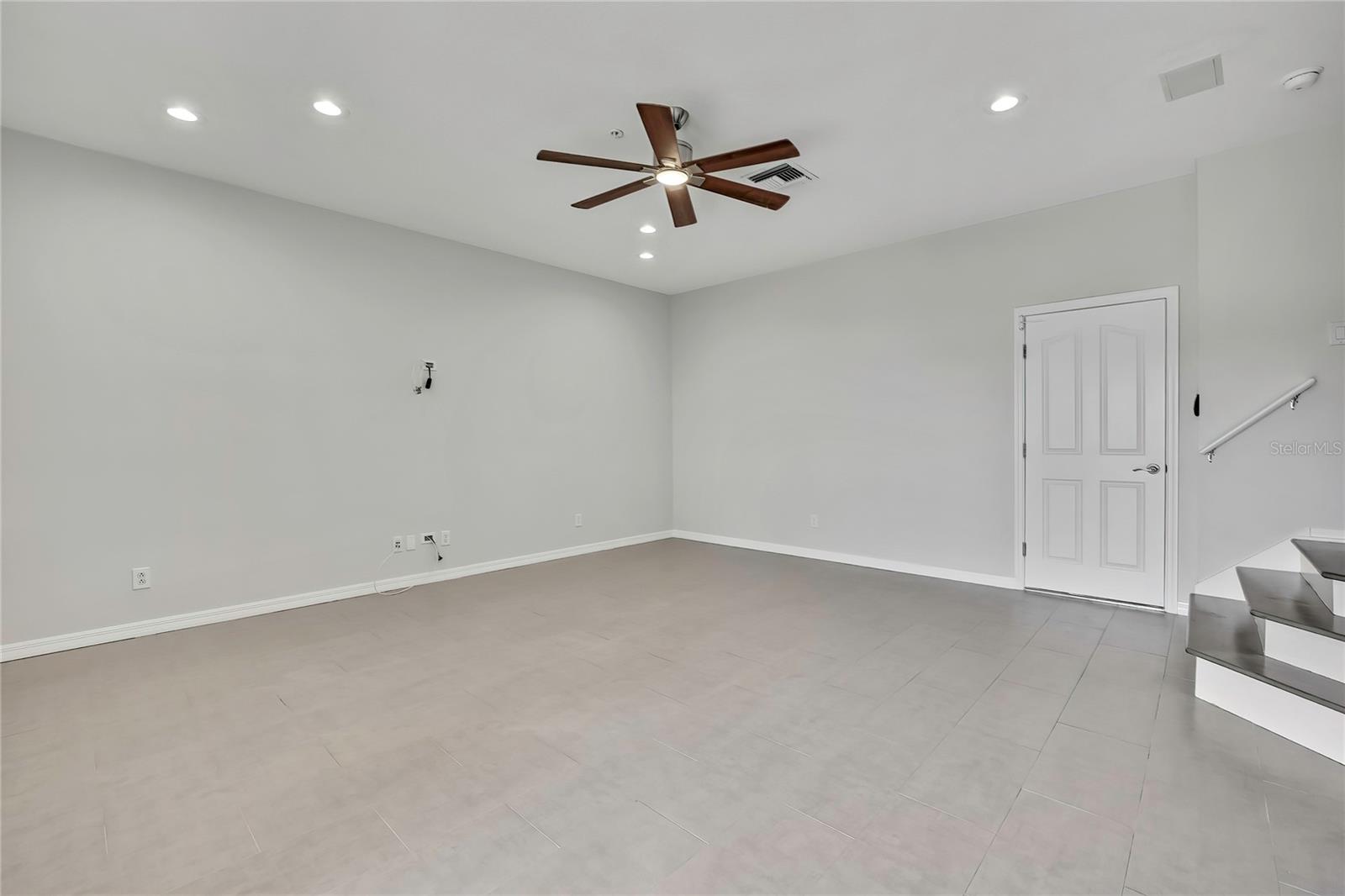 Image 9 of 66 For 1402 Harbour Walk Road