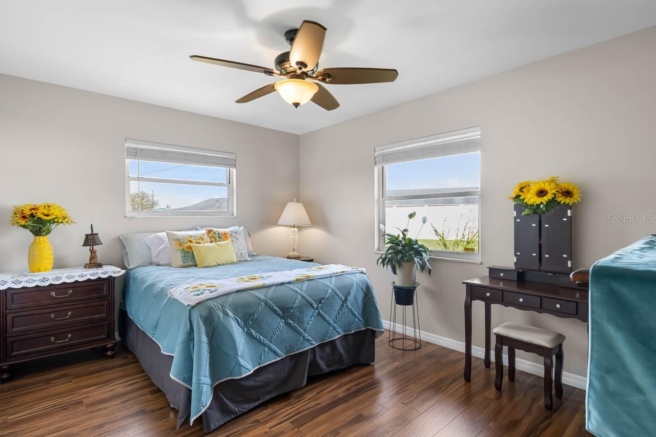Image 15 of 27 For 1205 Desert Hills Drive