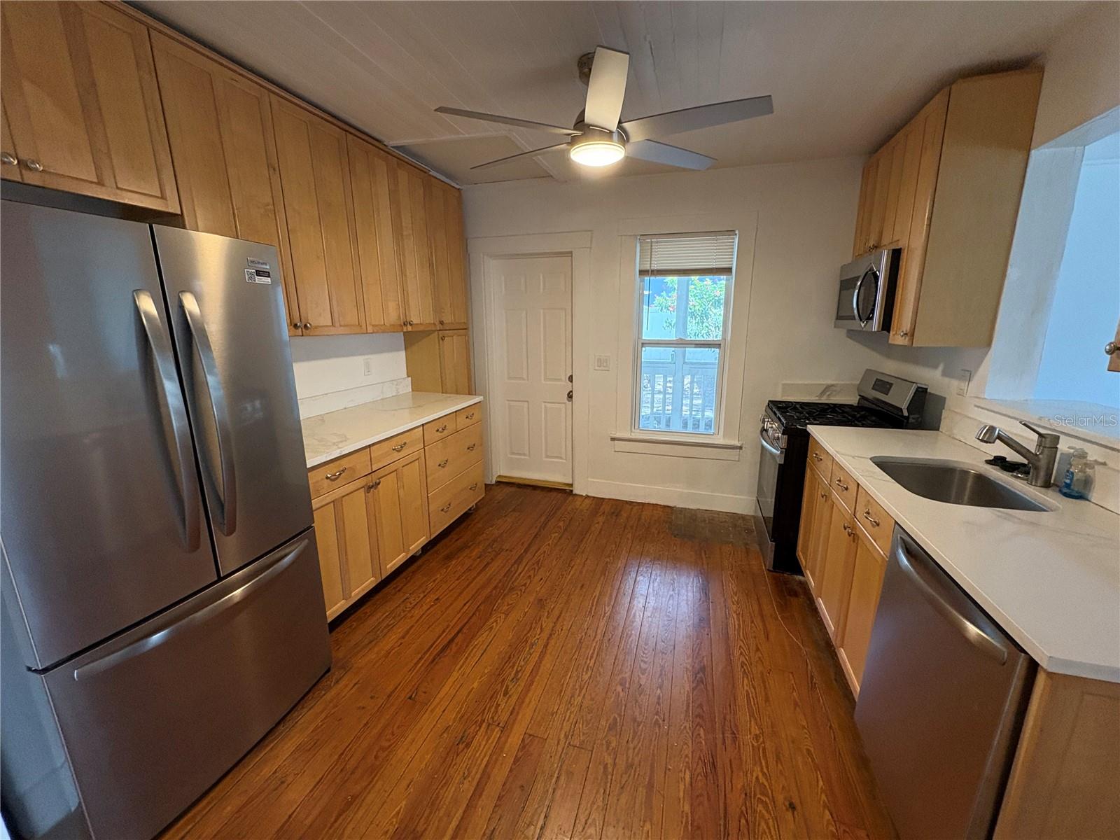 Image 6 of 30 For 420 5th Street N