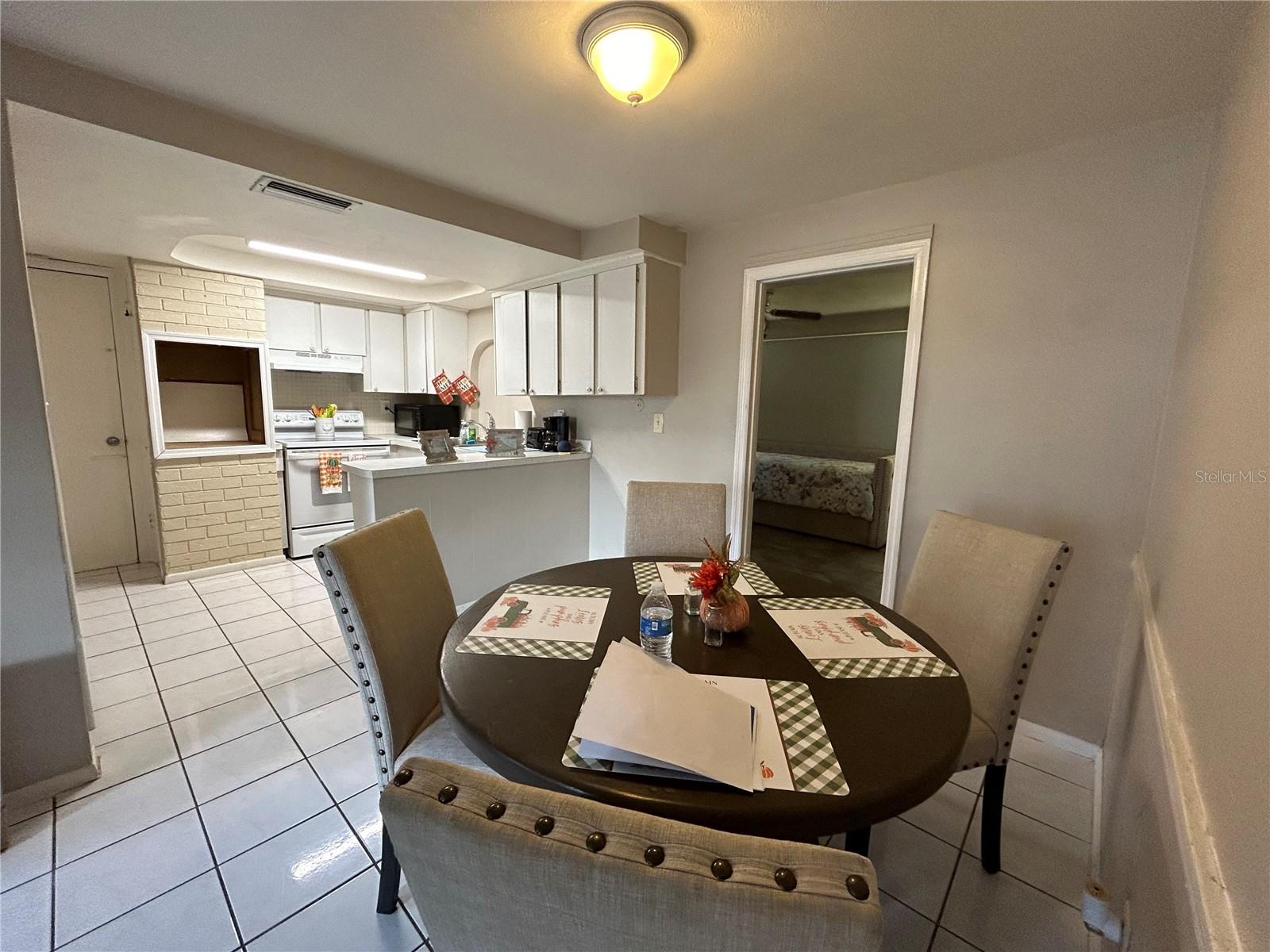 Listing photo id 8 for 3625 Windham Drive