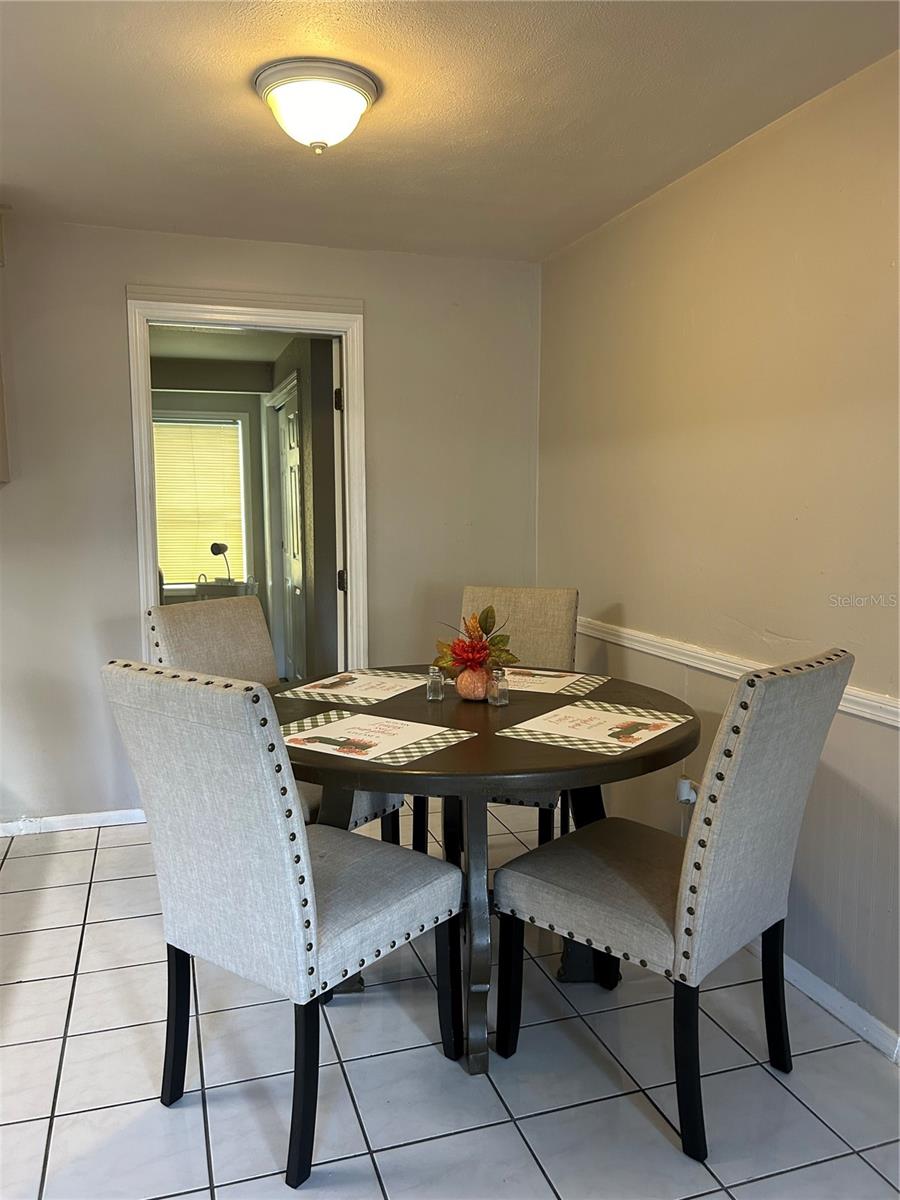 Listing photo id 9 for 3625 Windham Drive
