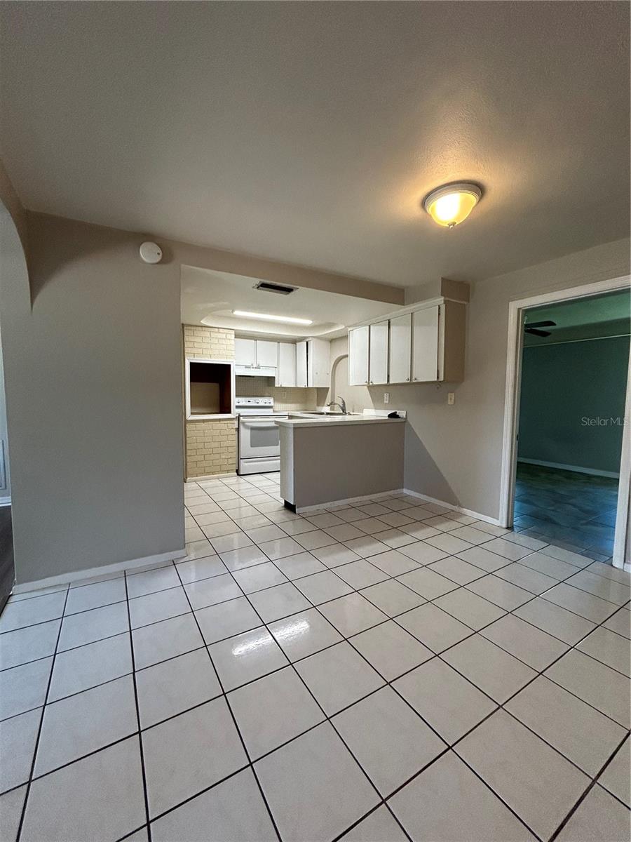 Listing photo id 11 for 3625 Windham Drive