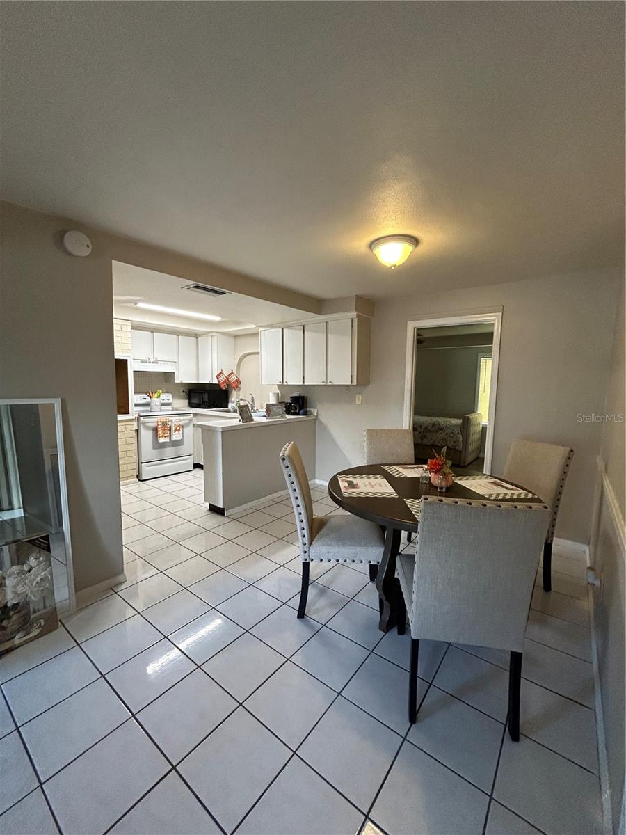 Listing photo id 12 for 3625 Windham Drive