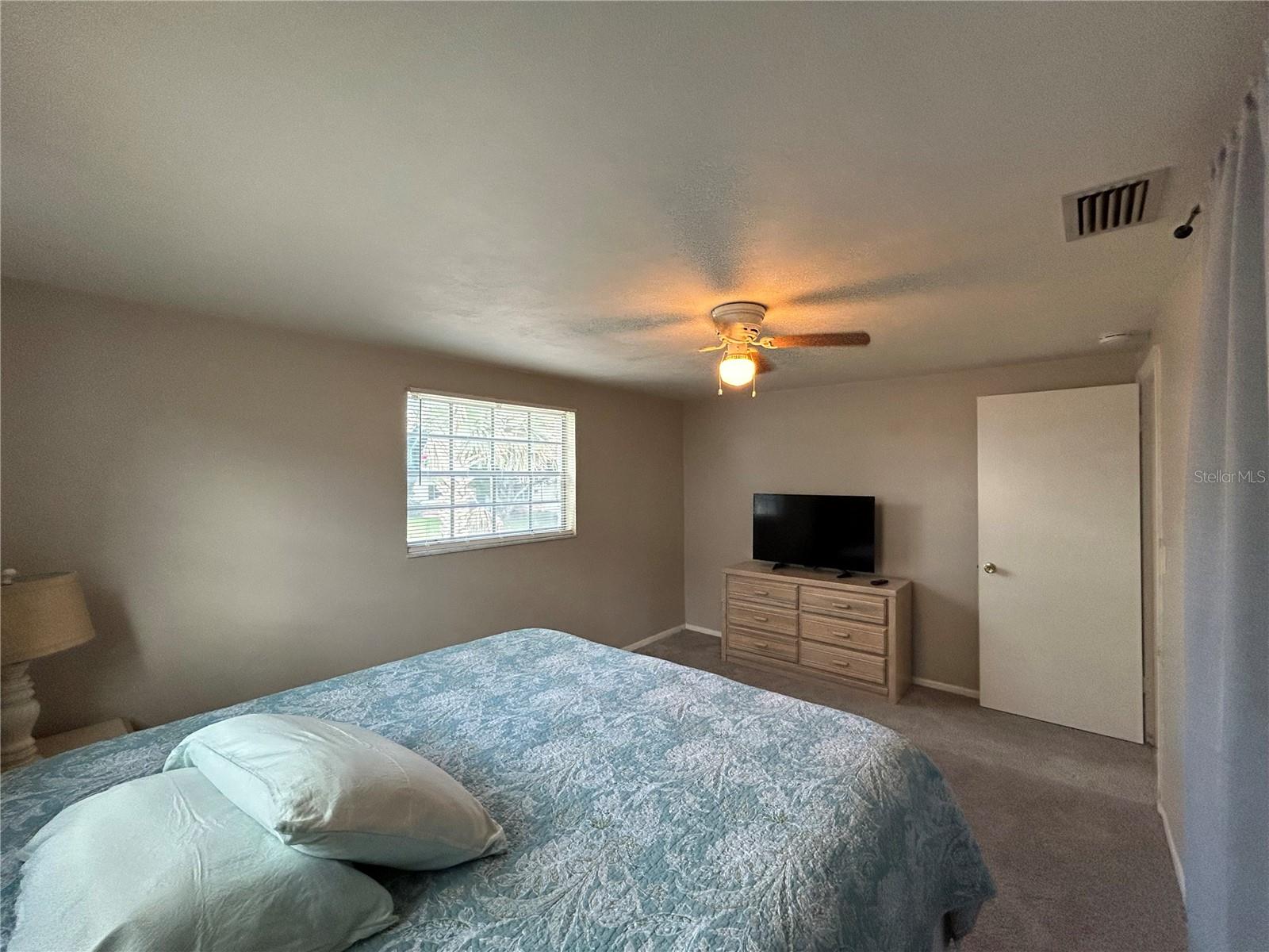 Listing photo id 15 for 3625 Windham Drive