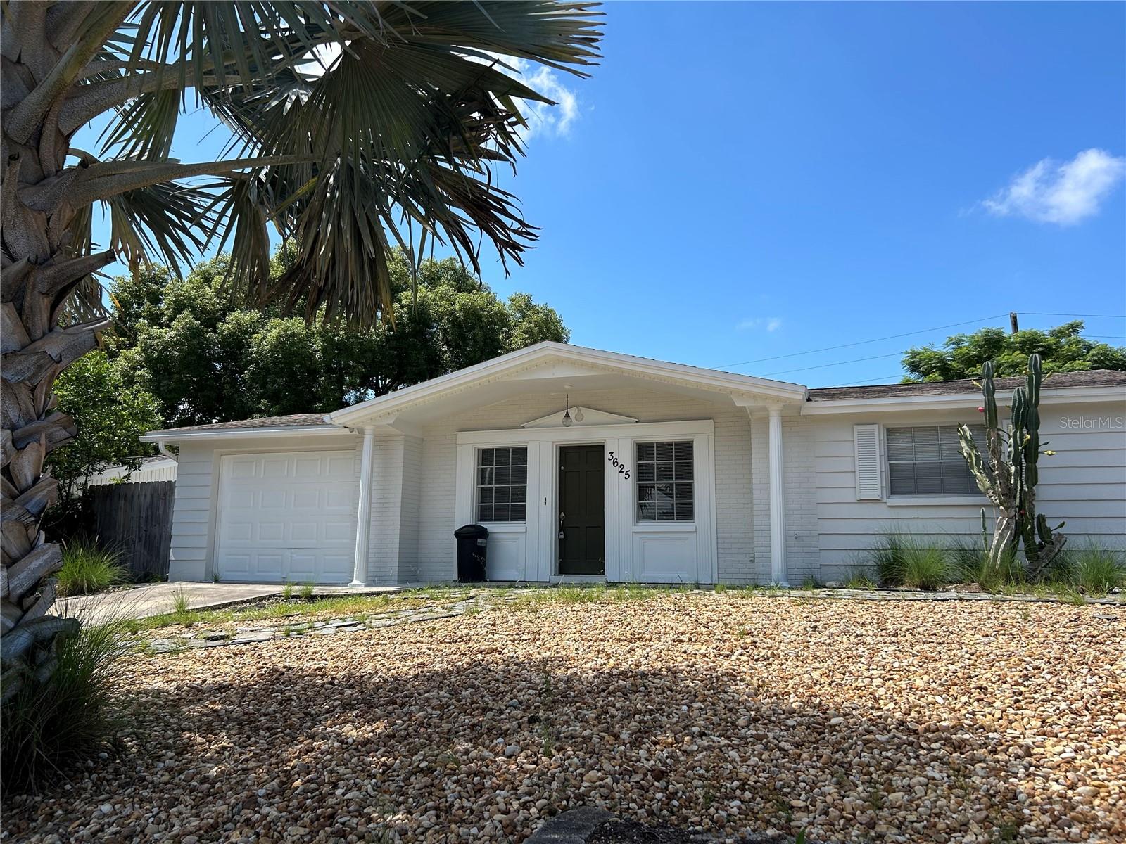 Listing photo id 0 for 3625 Windham Drive