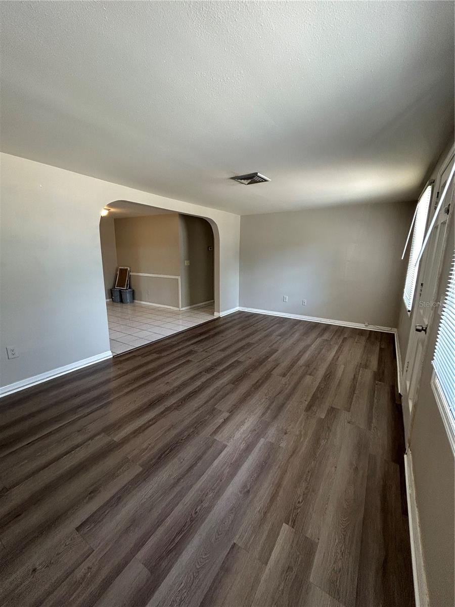 Listing photo id 5 for 3625 Windham Drive