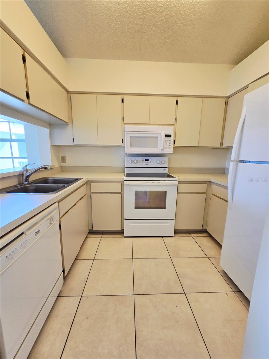 Image 3 of 36 For 6802 Stones Throw Circle N 14206