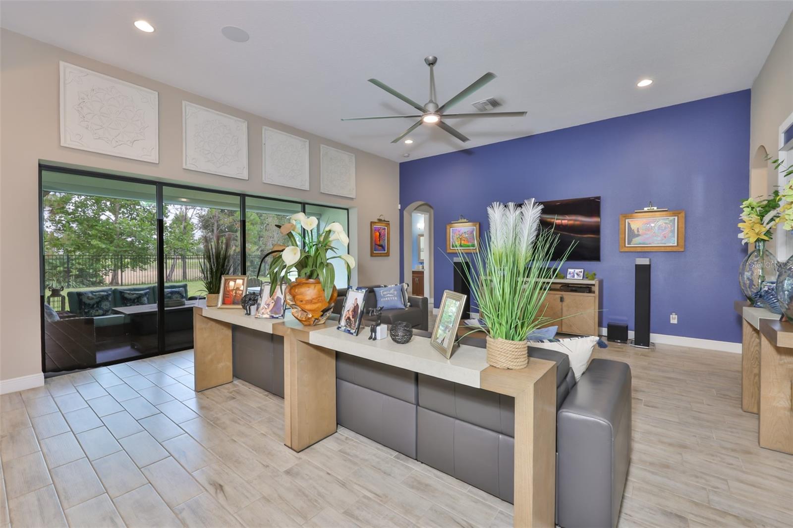 Listing photo id 12 for 6016 Shadowlake Drive