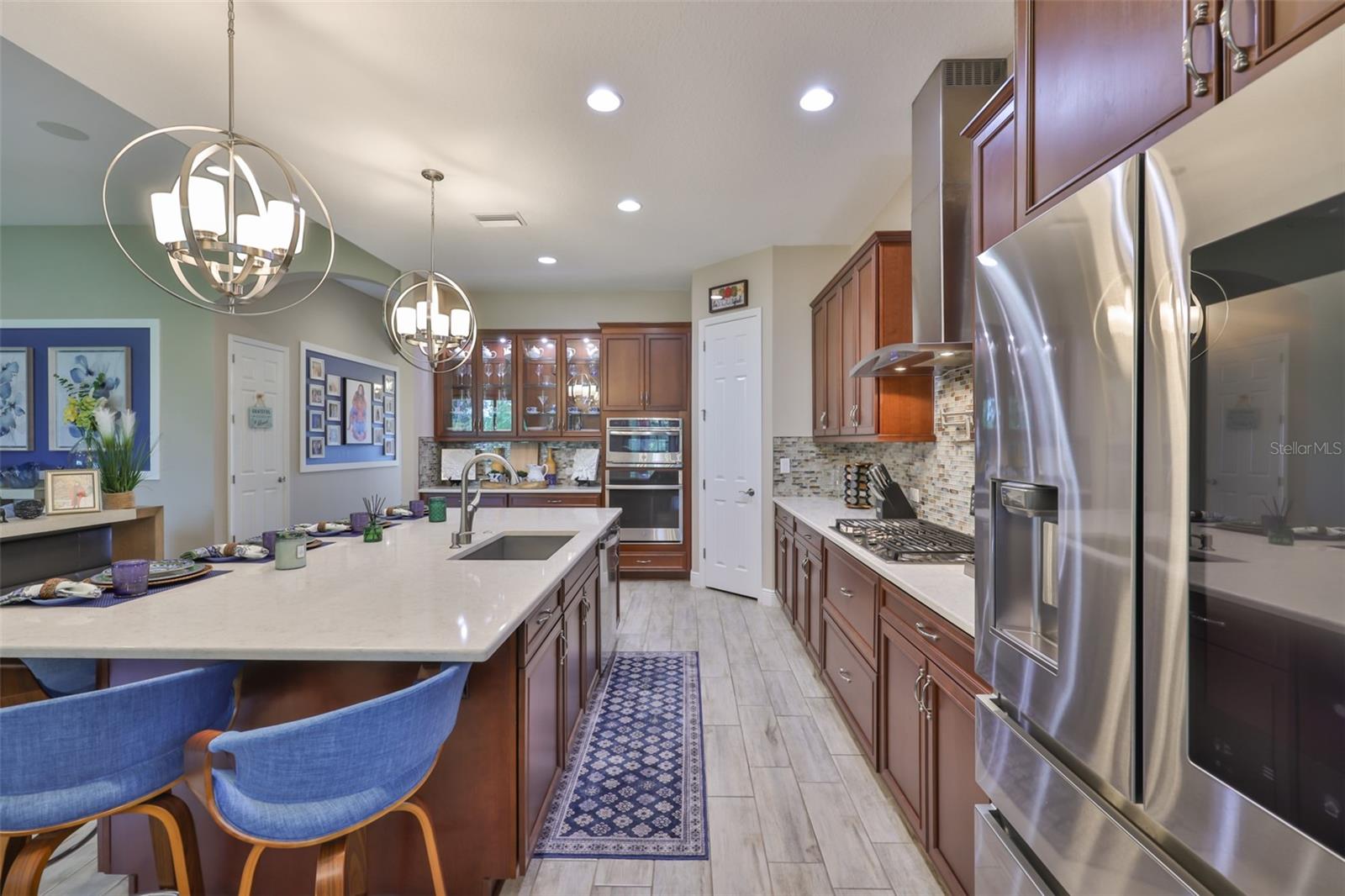 Listing photo id 17 for 6016 Shadowlake Drive