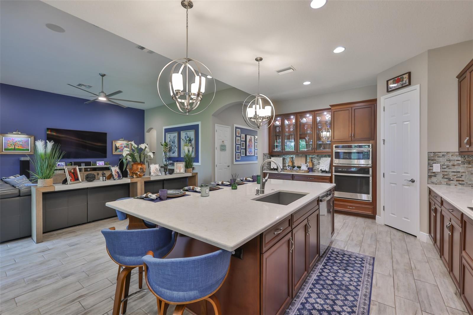 Listing photo id 18 for 6016 Shadowlake Drive