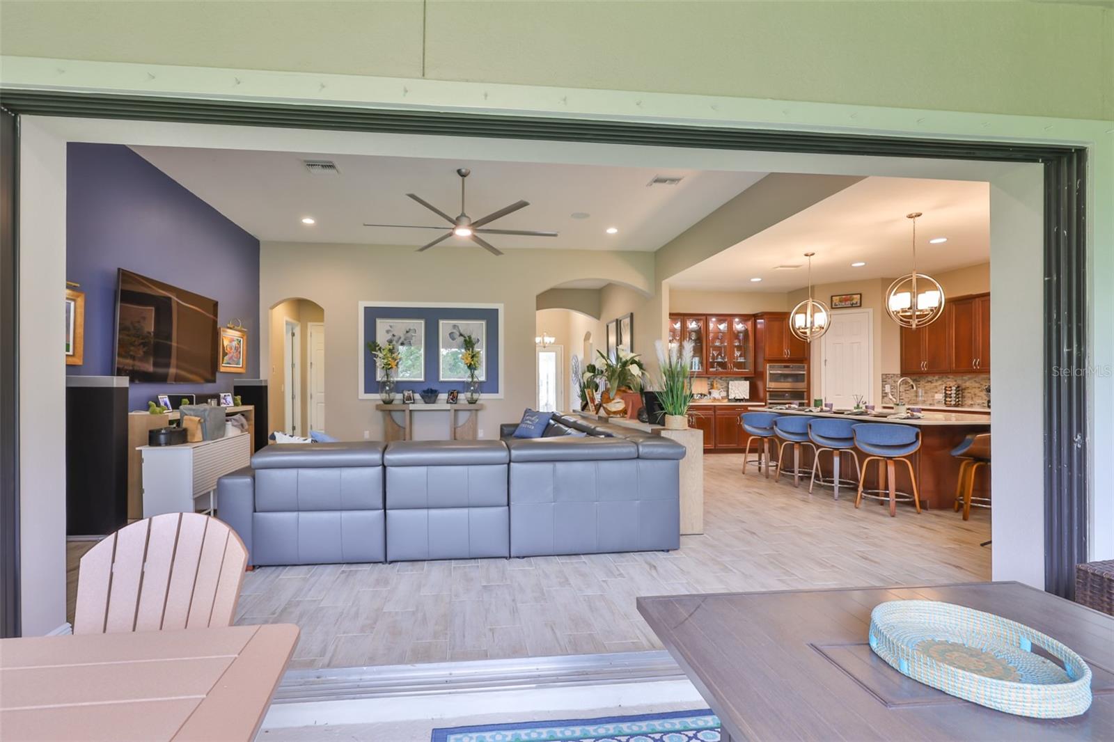 Listing photo id 19 for 6016 Shadowlake Drive