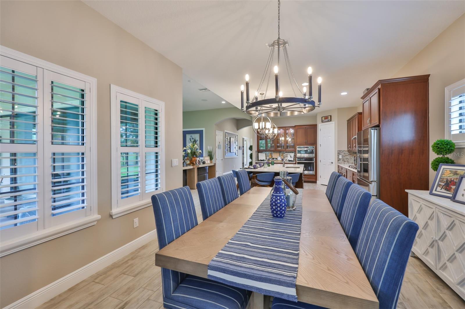 Listing photo id 21 for 6016 Shadowlake Drive