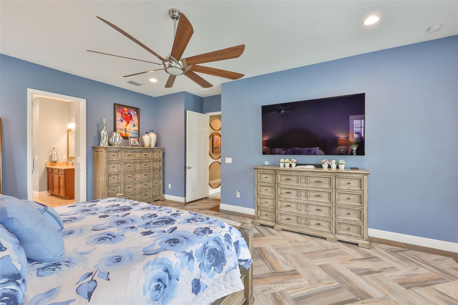 Listing photo id 26 for 6016 Shadowlake Drive