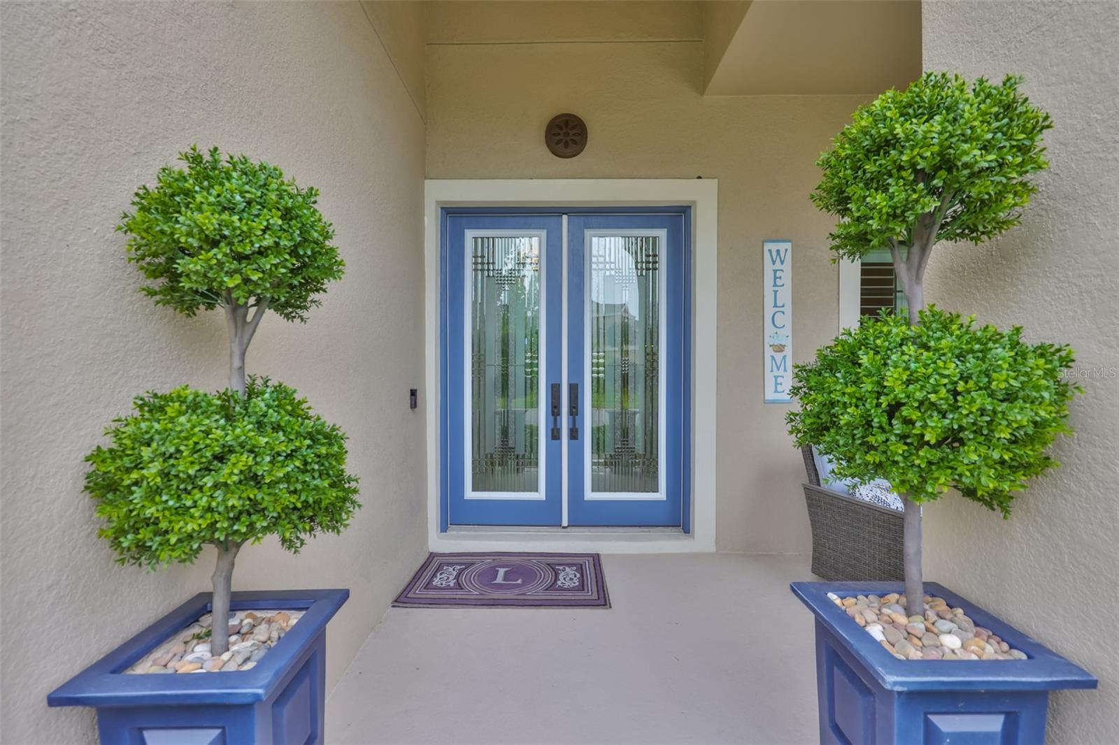 Listing photo id 1 for 6016 Shadowlake Drive