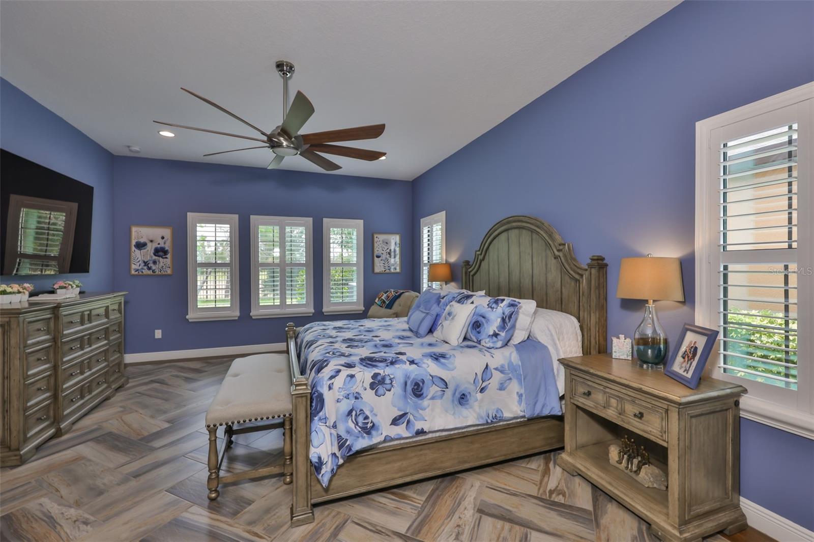 Listing photo id 28 for 6016 Shadowlake Drive