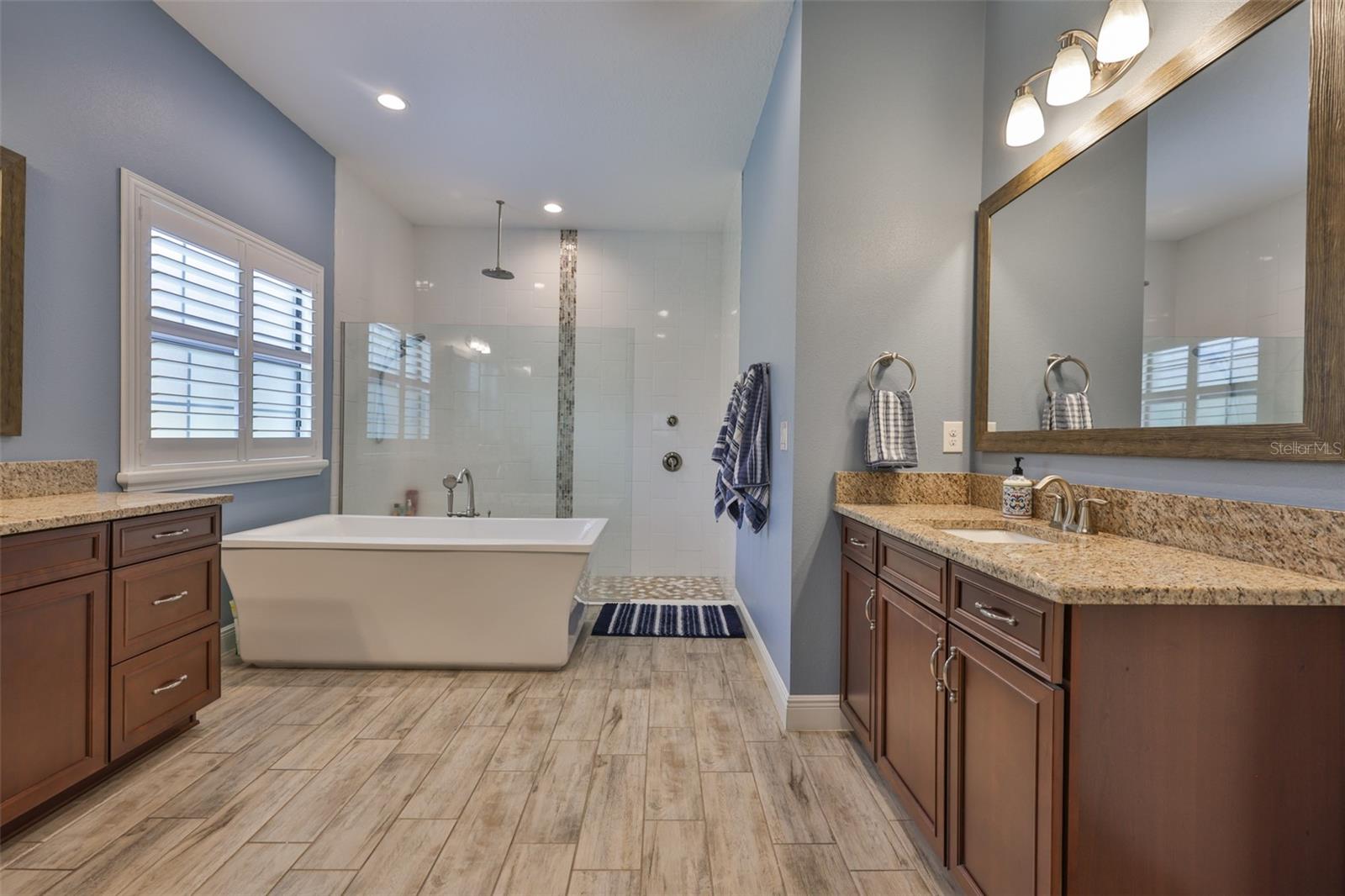 Listing photo id 30 for 6016 Shadowlake Drive
