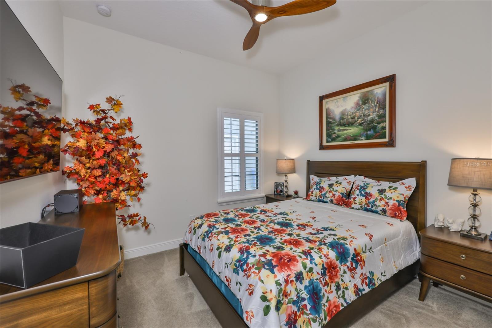 Listing photo id 34 for 6016 Shadowlake Drive