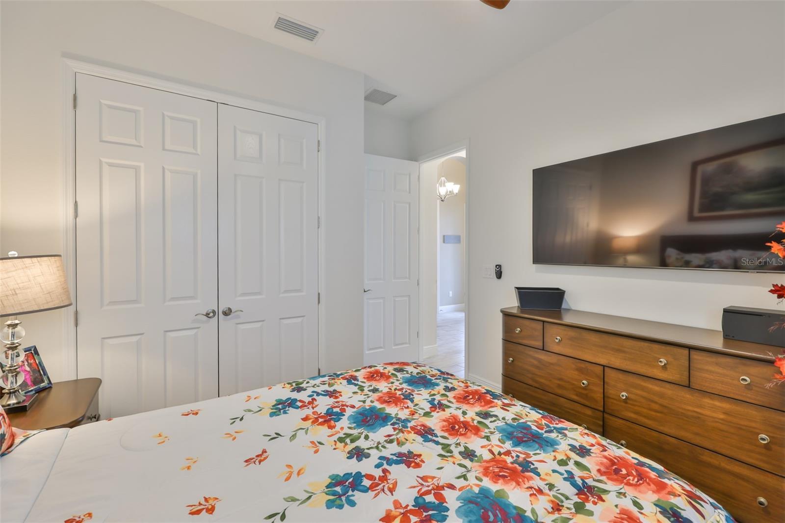 Listing photo id 35 for 6016 Shadowlake Drive