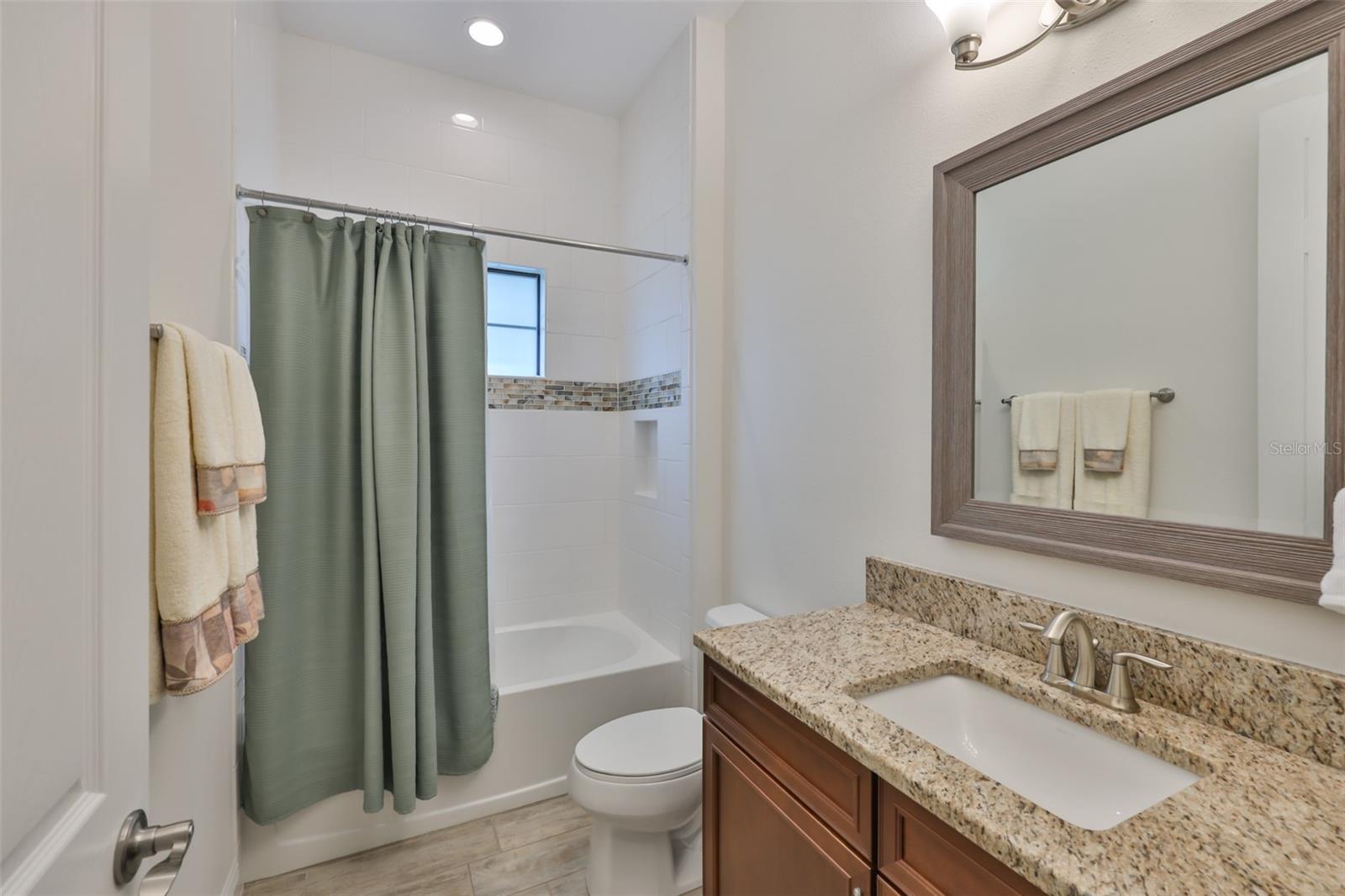 Listing photo id 37 for 6016 Shadowlake Drive