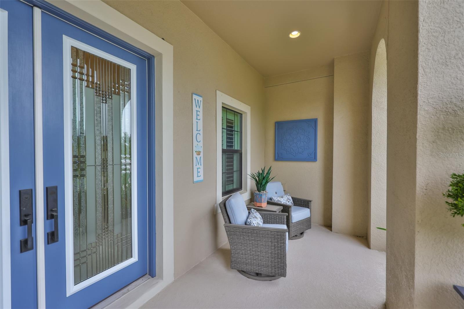 Listing photo id 2 for 6016 Shadowlake Drive