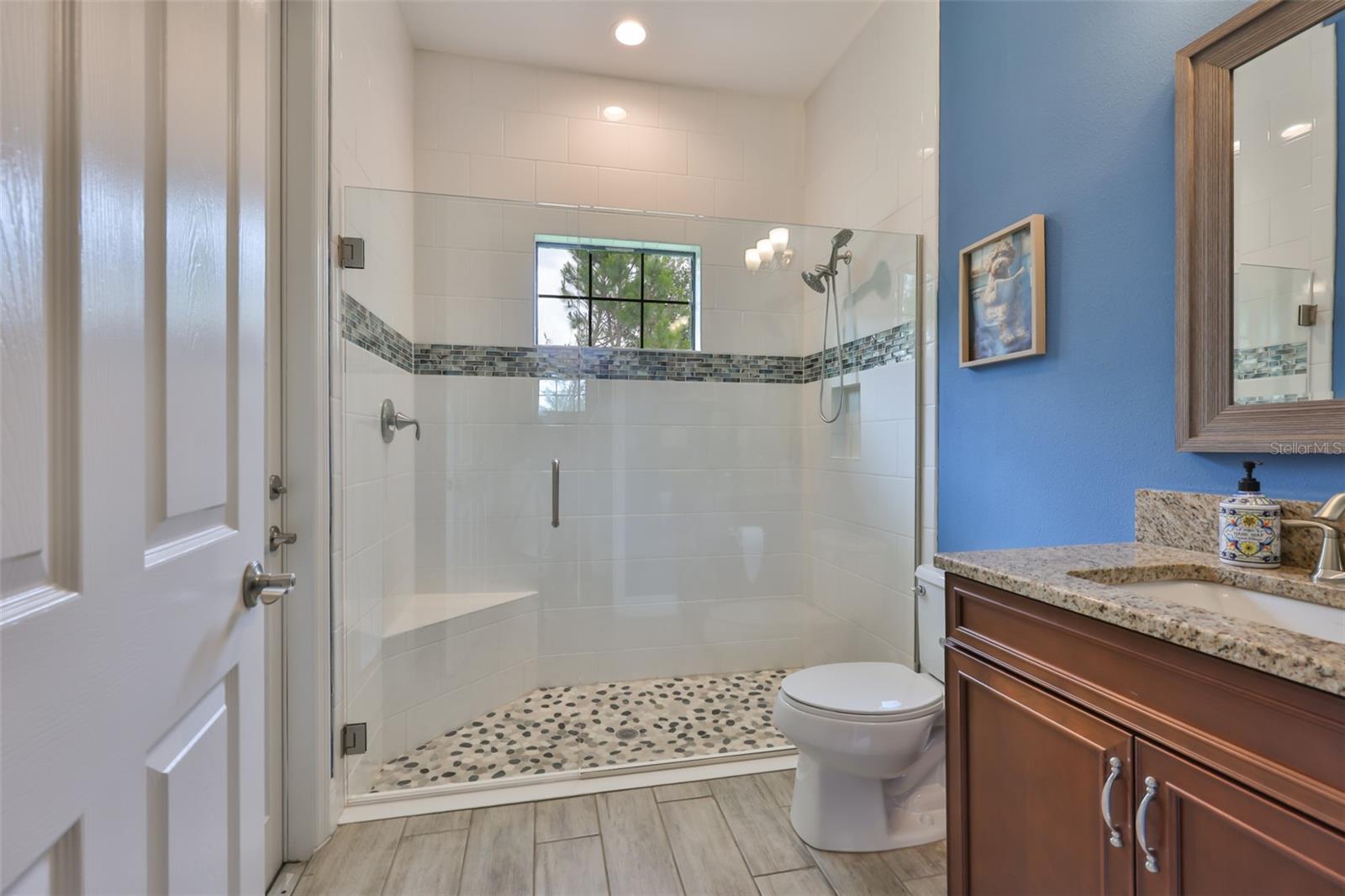 Listing photo id 40 for 6016 Shadowlake Drive