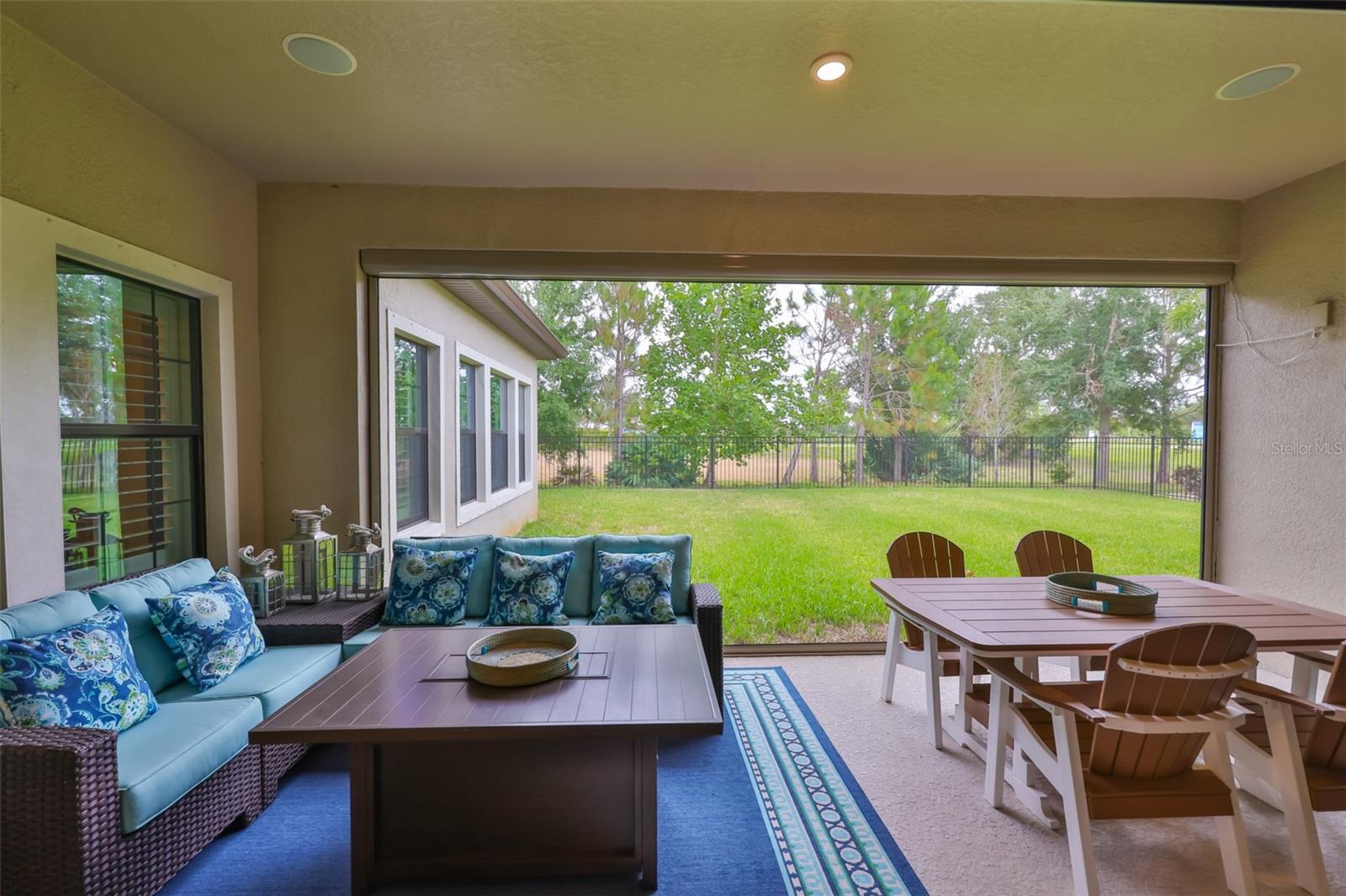 Listing photo id 42 for 6016 Shadowlake Drive