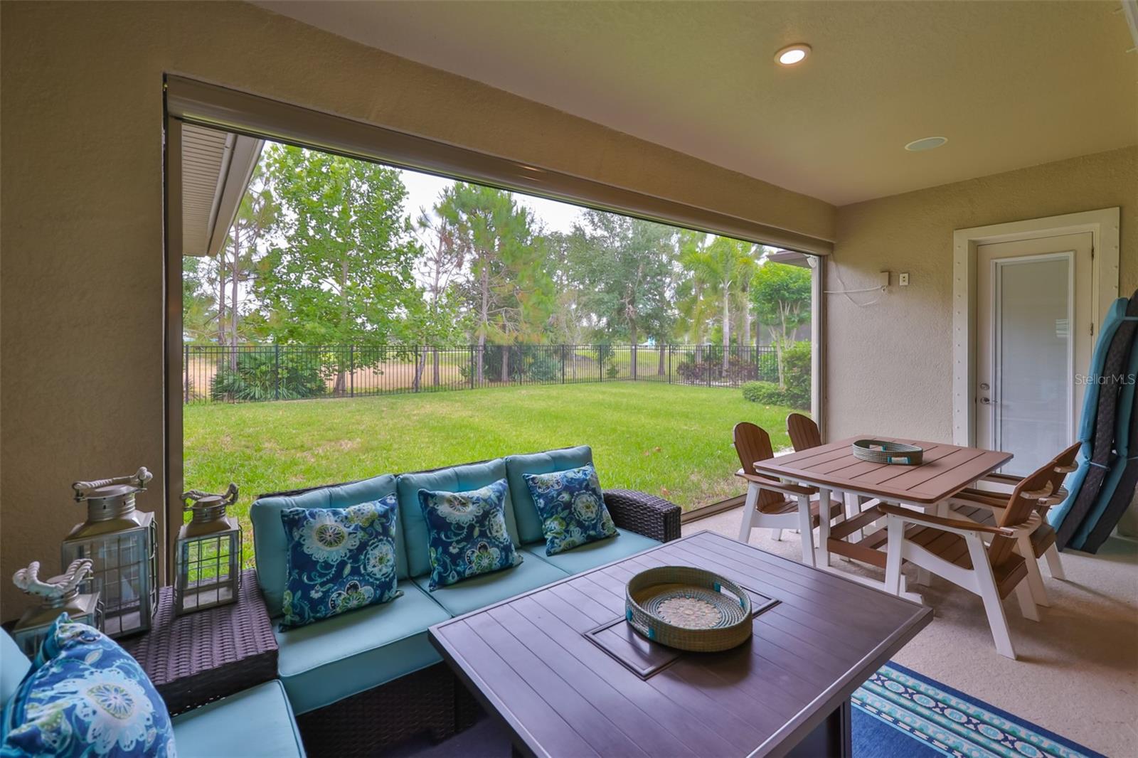 Listing photo id 43 for 6016 Shadowlake Drive