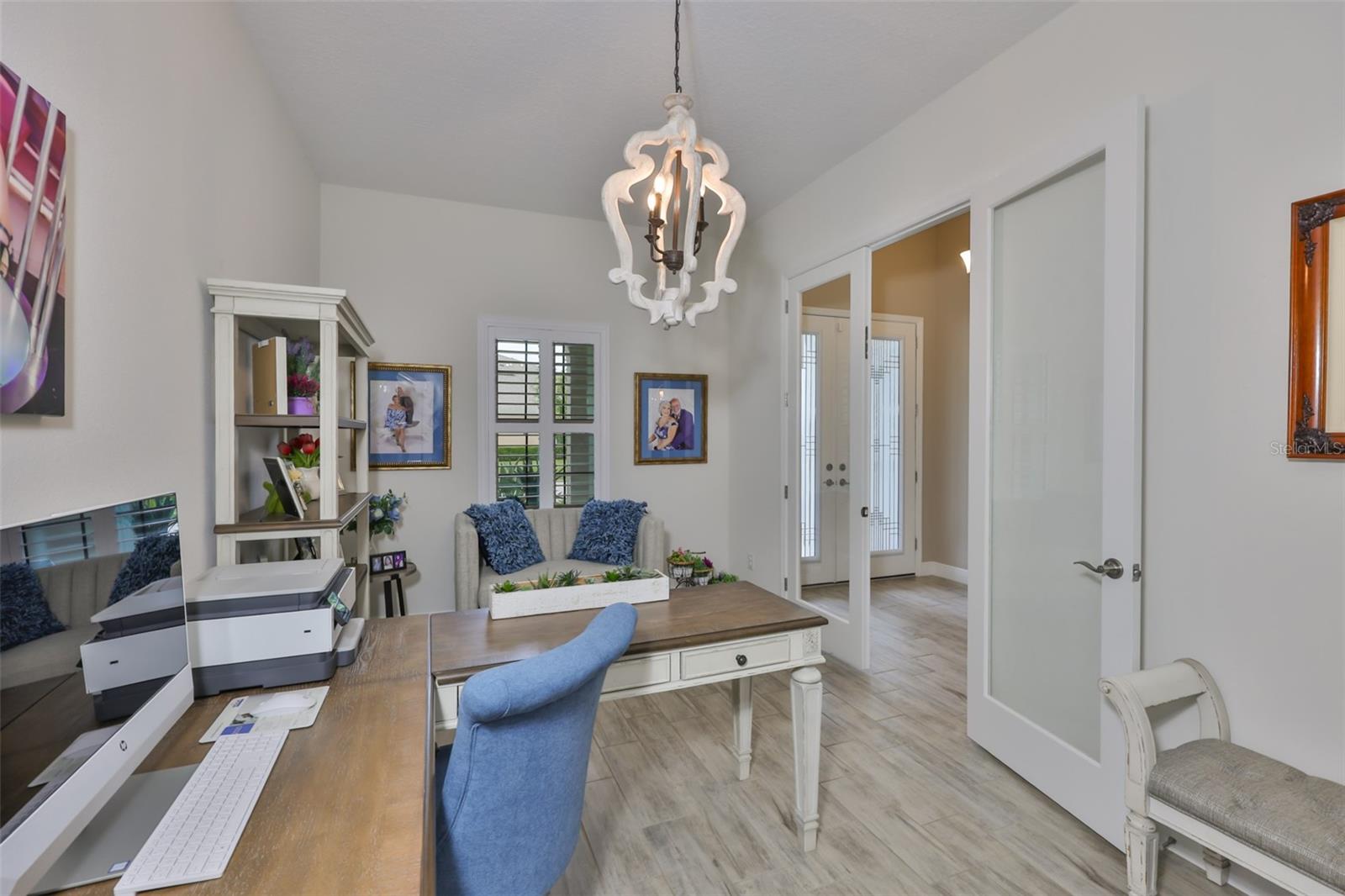 Listing photo id 4 for 6016 Shadowlake Drive