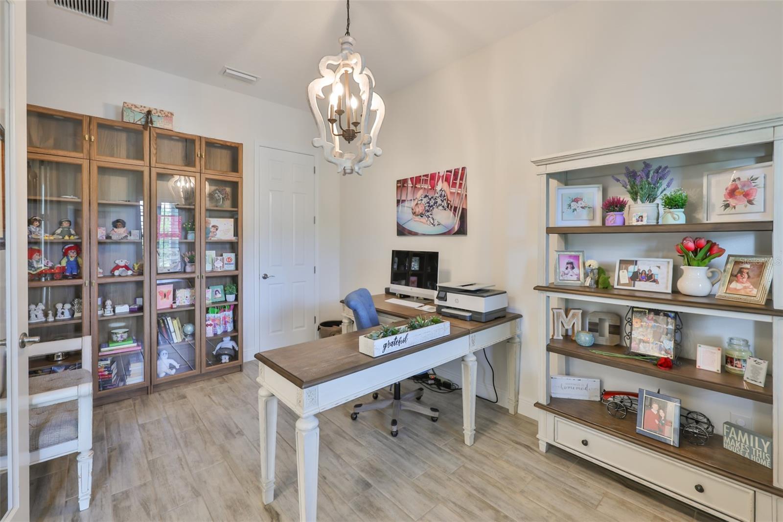 Listing photo id 5 for 6016 Shadowlake Drive