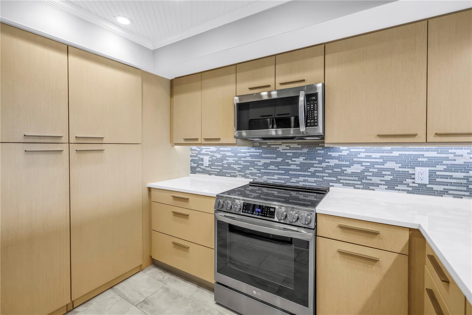 Listing photo id 12 for 8226 Gulf Boulevard 2