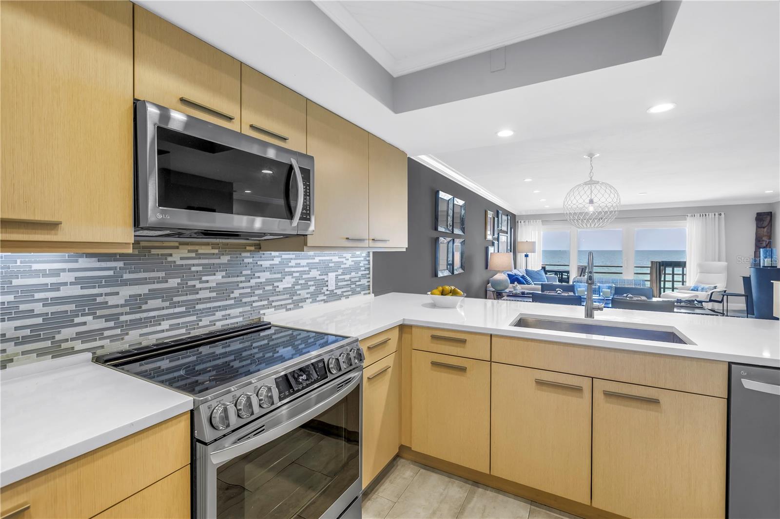 Listing photo id 13 for 8226 Gulf Boulevard 2