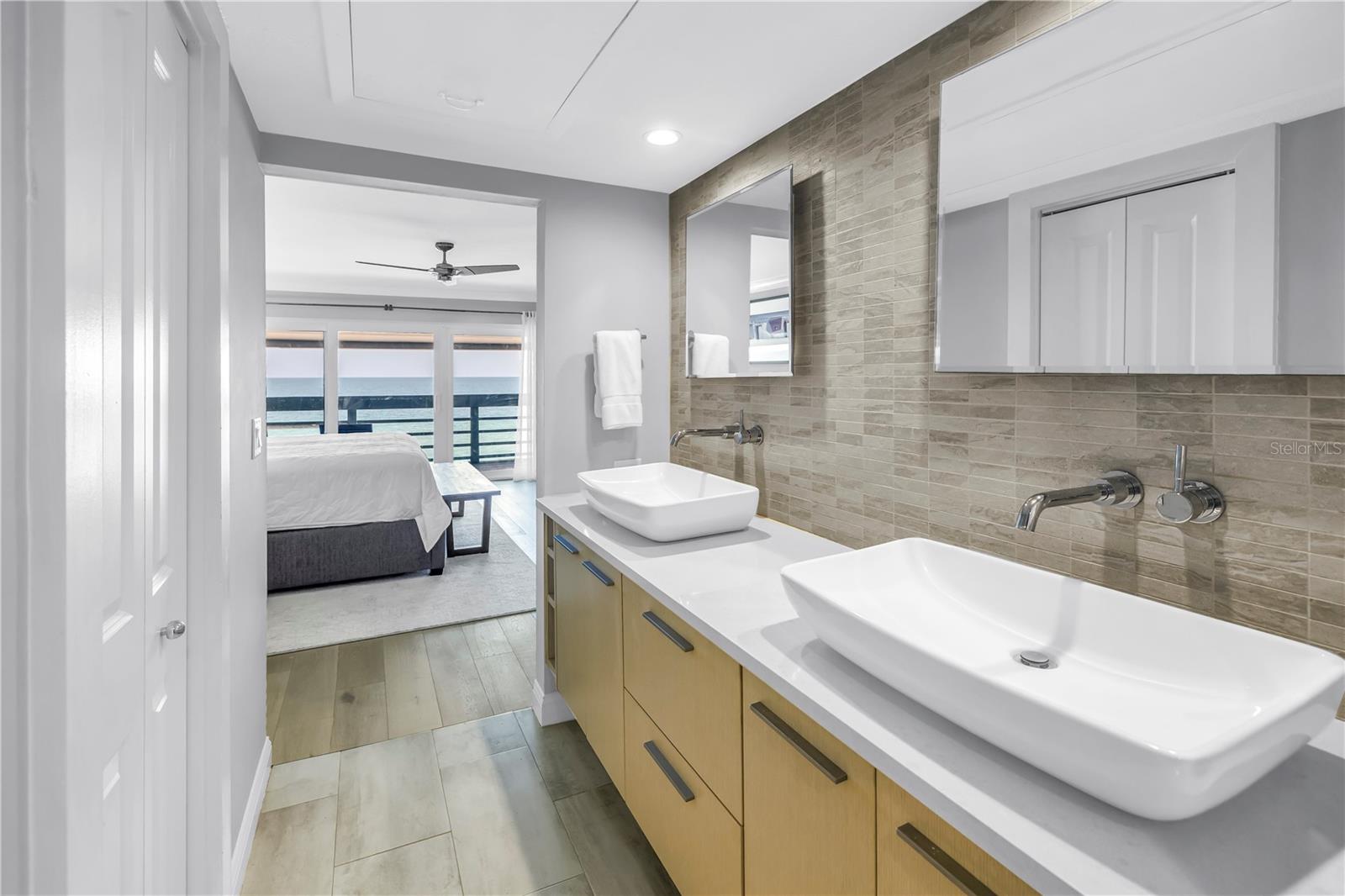 Listing photo id 40 for 8226 Gulf Boulevard 2