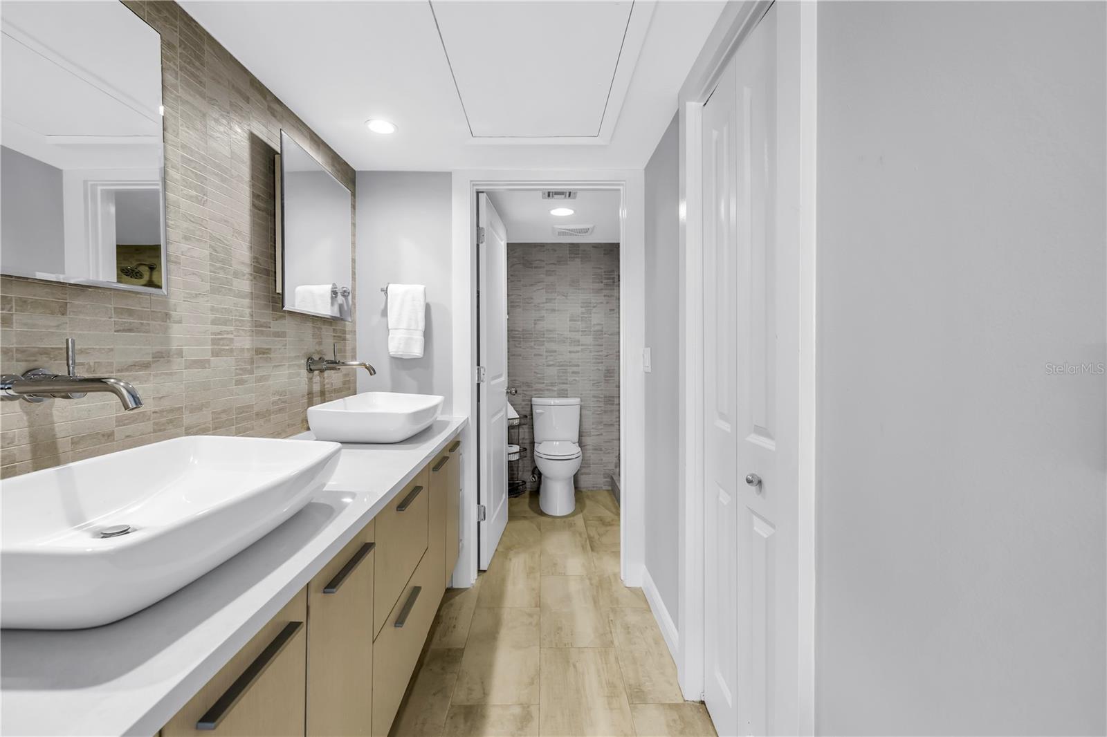 Listing photo id 42 for 8226 Gulf Boulevard 2