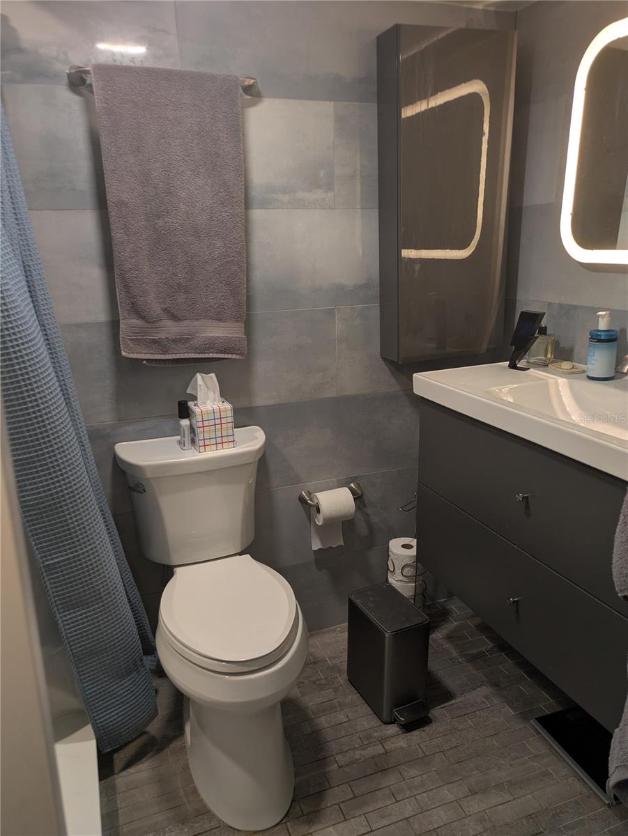 Image 26 of 33 For 4705 1st Street Ne 327
