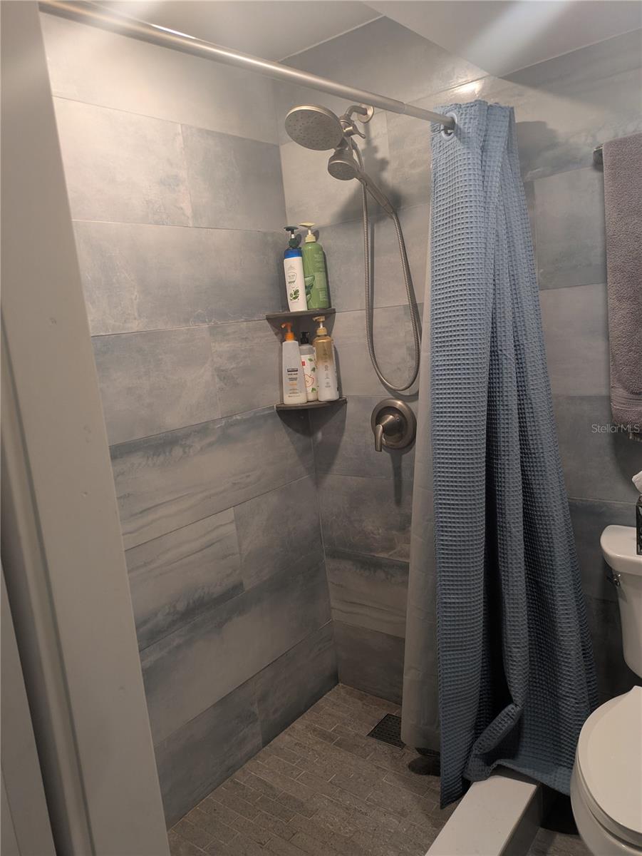Image 7 of 33 For 4705 1st Street Ne 327