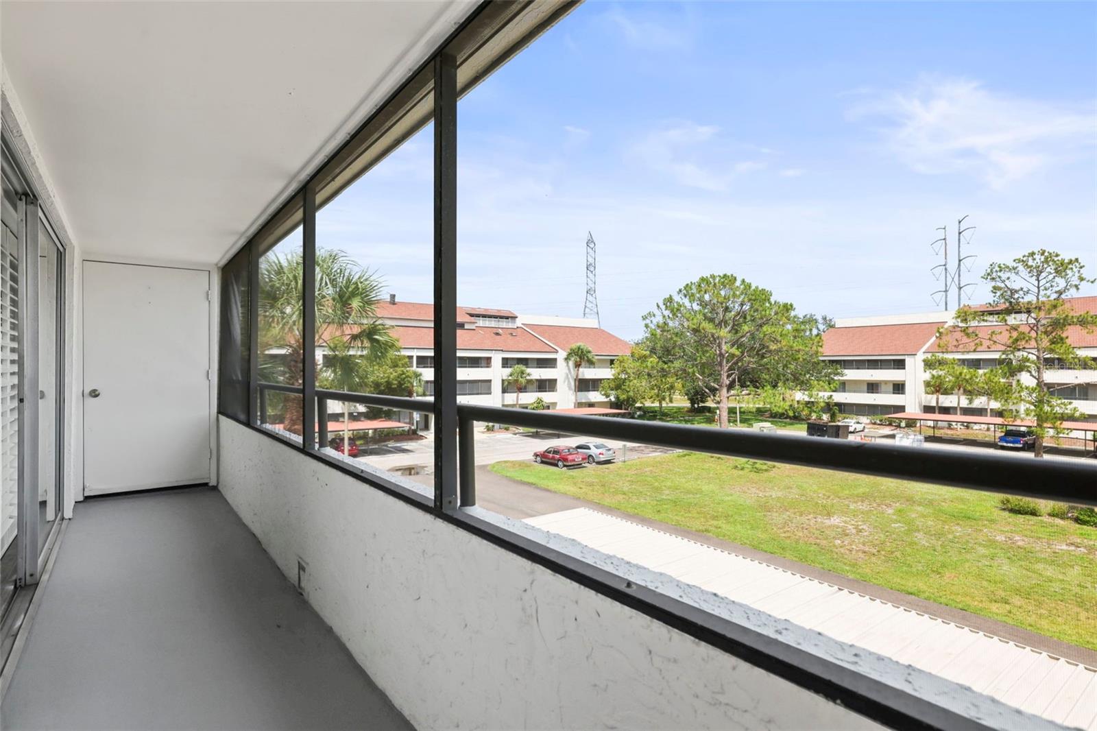 Image 18 of 57 For 2581 Countryside Boulevard 2309