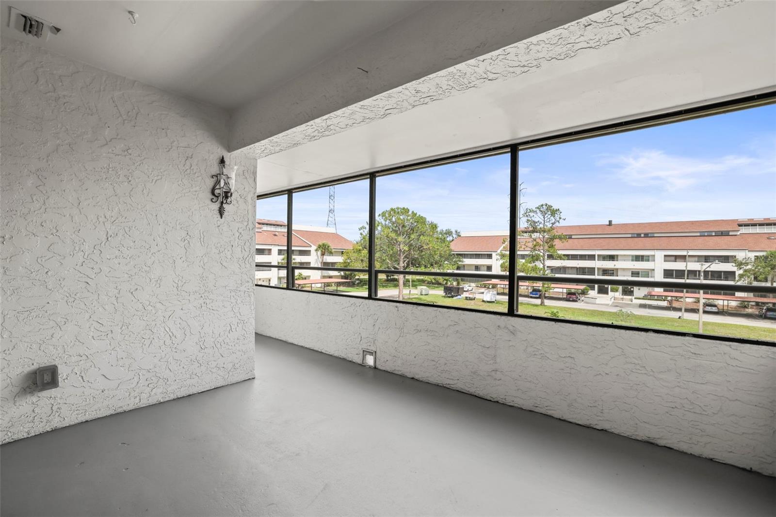 Image 20 of 57 For 2581 Countryside Boulevard 2309