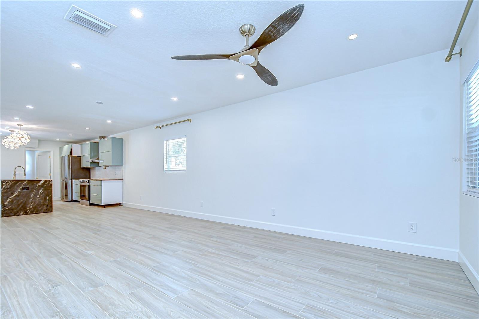Image 10 of 20 For 509 Davis Boulevard