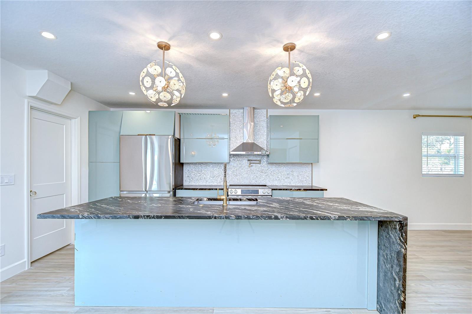 Image 11 of 20 For 509 Davis Boulevard