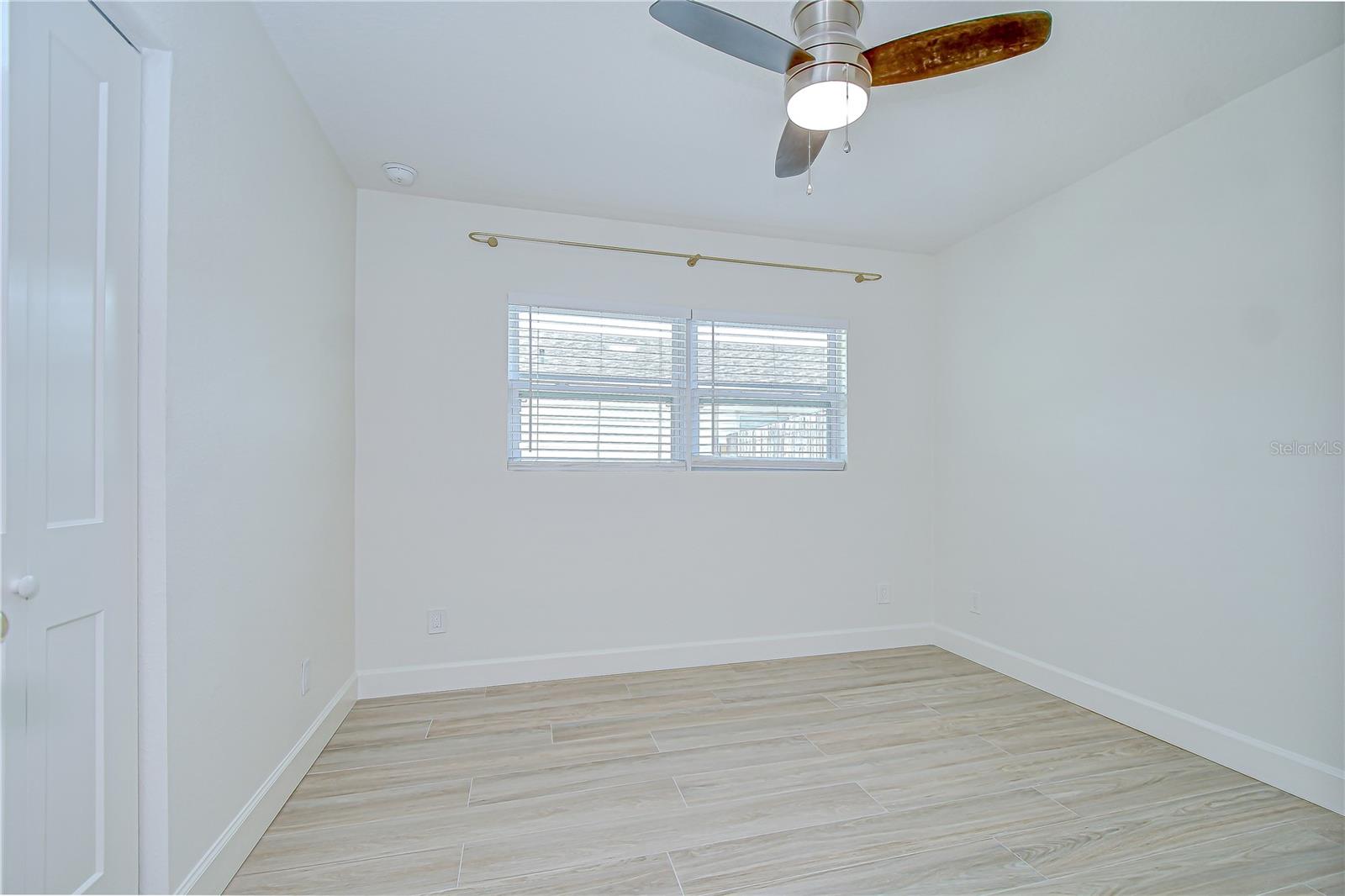 Image 17 of 20 For 509 Davis Boulevard