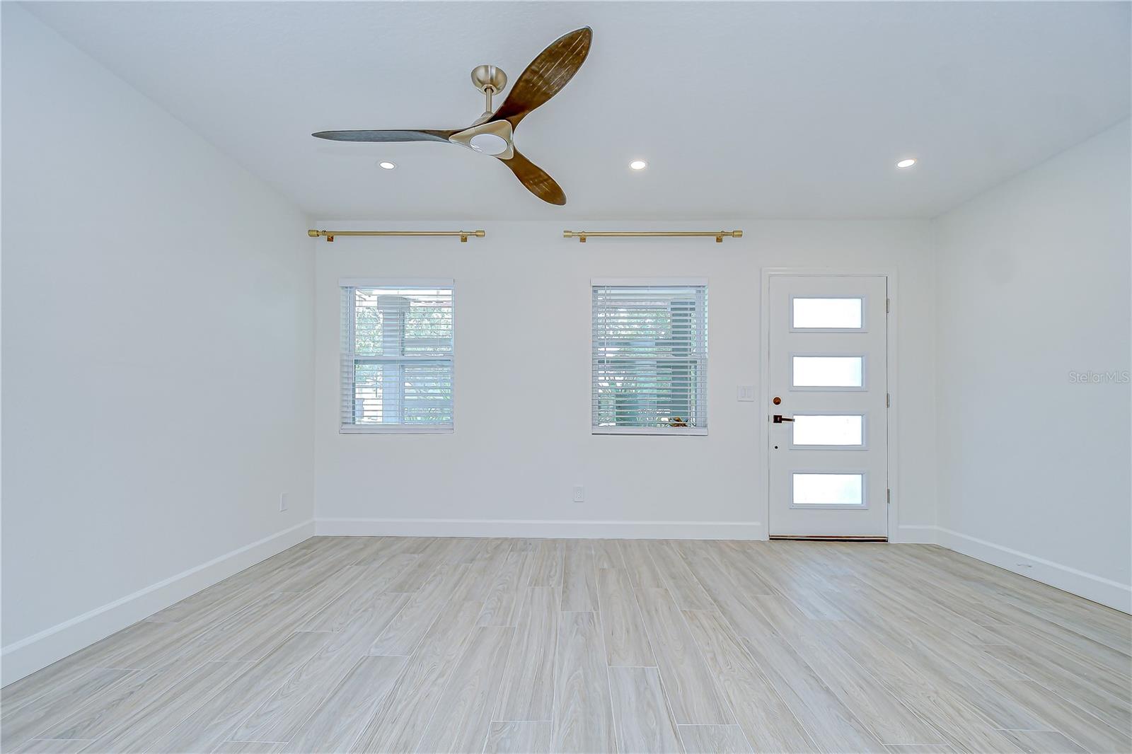 Image 9 of 20 For 509 Davis Boulevard
