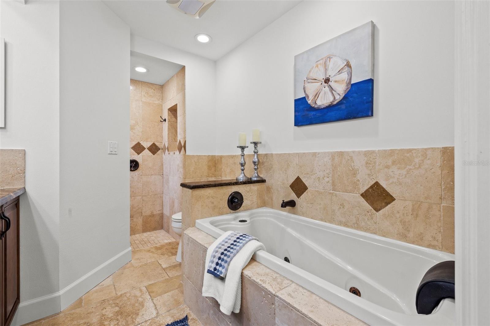Image 17 of 46 For 715 45th Avenue Ne